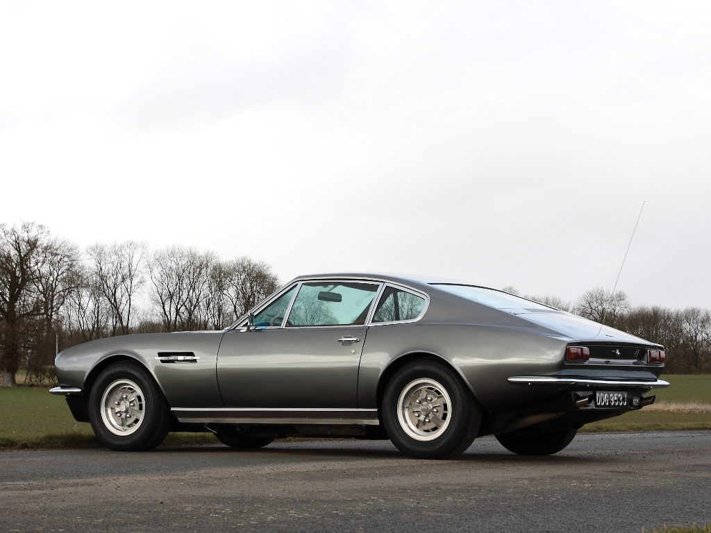 Aston Martin DBS V8 (Automatic)